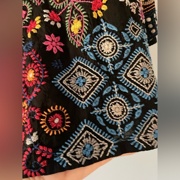 Johnny Was Zora Oversized Embroidered Blouse Black - Picture 5 of 15